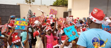 Arbre de Noël 2022 : La Fondation DISTRICOM cadeaute plus de 180 enfants à Yamoussoukro